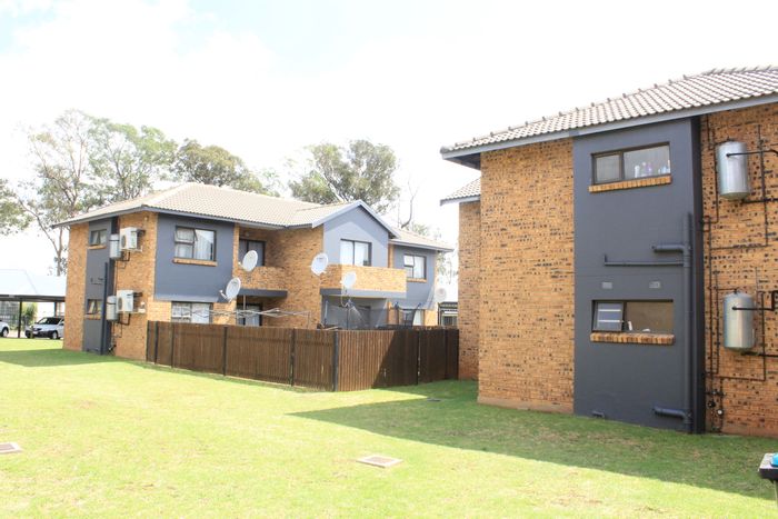 2-bedroom apartment to rent in Angelo, pet-friendly with pool and security.