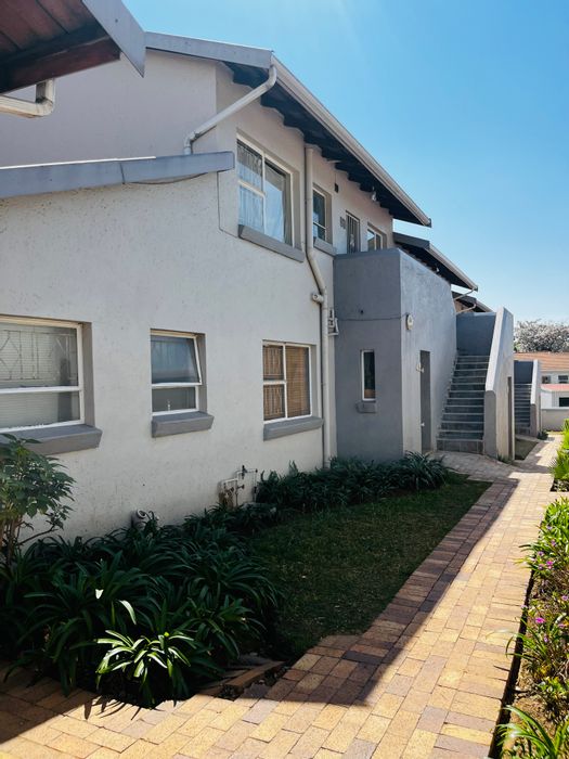 Buccleuch Apartment For Sale: 2 beds, garage, pool, 24hr security, fiber ready.
