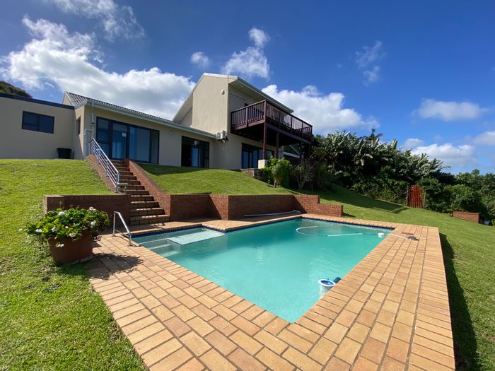 Cintsa East House For Sale: Beachfront, pool, solar system, and spacious studio.