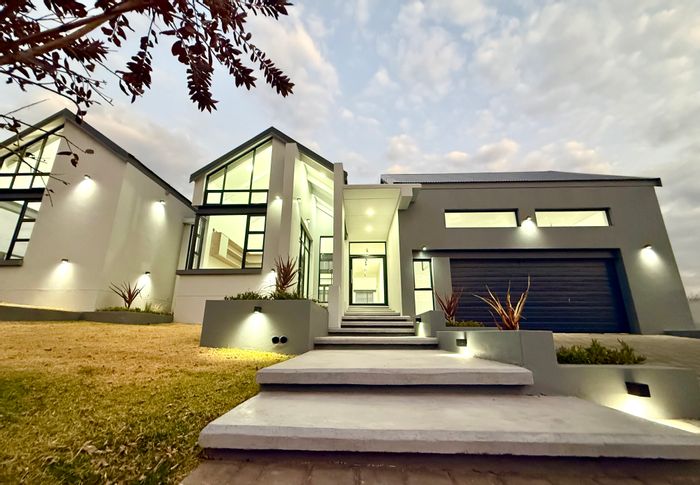 For Sale: House in Woodland Hills Bergendal with pool, study, and estate amenities.