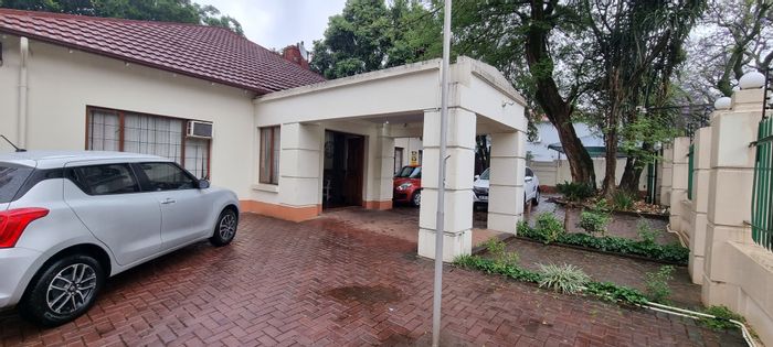 Arcadia House For Sale: Office permit, multiple parking, self-catering units included.