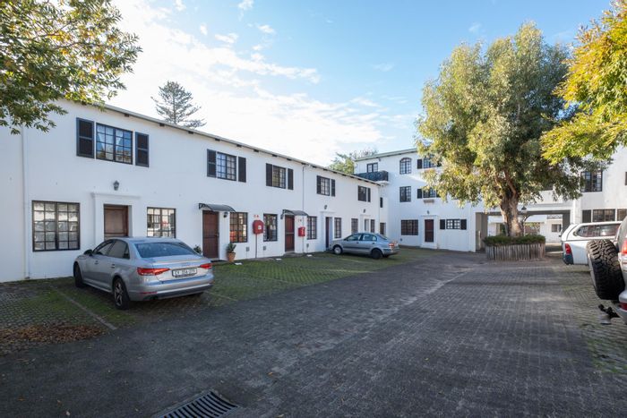 1-Bedroom apartment with private garden, parking, and pet-friendly in Durbanville Central.