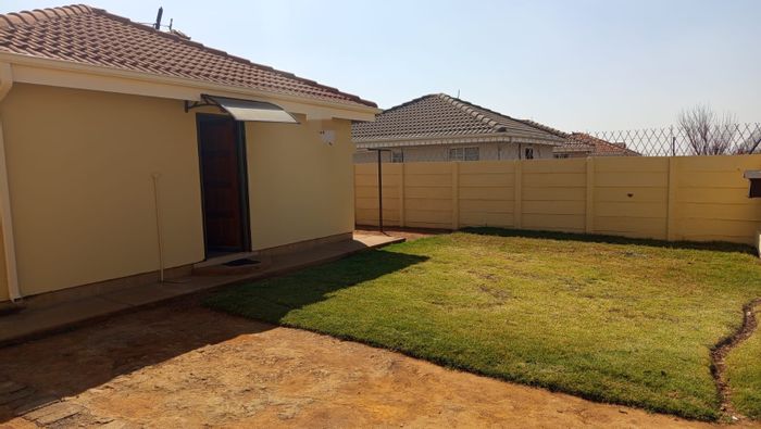 For Sale: 2-bedroom house in Crystal Park with storage, parking, and easy transport access.