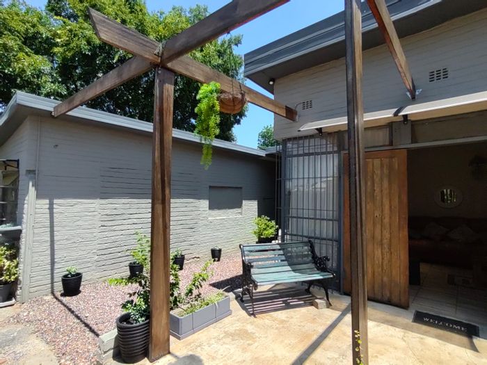 House for Sale in Parys Central: 4 beds, cottage, garage, JoJo tank.