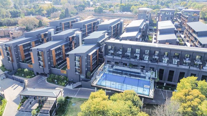 3-Bedroom Apartment To Rent in Hyde Park with fitness center, pool, and concierge.