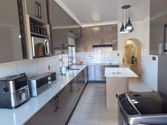 3-Bedroom House in Walker Fruit Farms with Income Potential and Outdoor Amenities For Sale