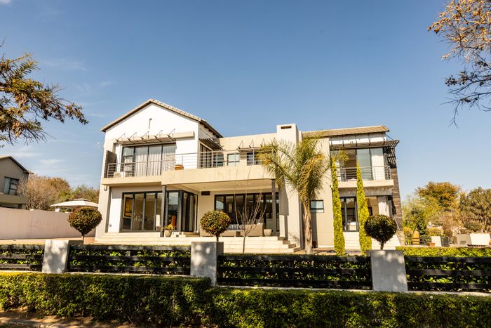 For Sale: House in Copperleaf Estate with 5 en-suite bedrooms, golf views, and smart features.