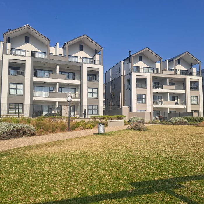Waterfall Townhouse For Sale: Lagoon access, gym, clubhouse, 24-hour security.