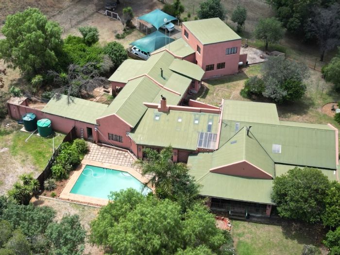 For Sale: House in Drumblade AH with 3 income cottages on 2 hectares.