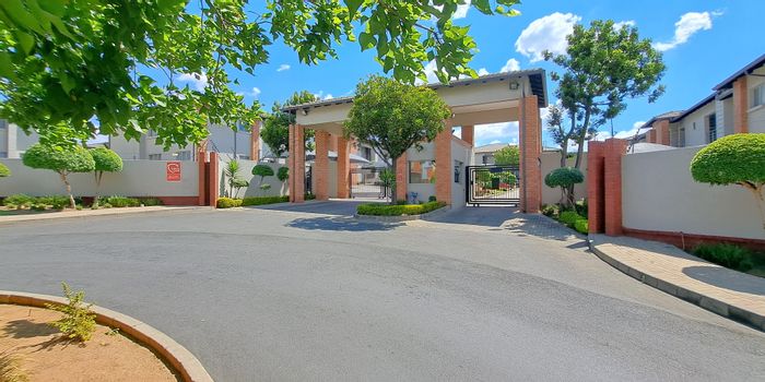 For Sale: Apartment in Carlswald with 3 beds, pool, security, and braai area.