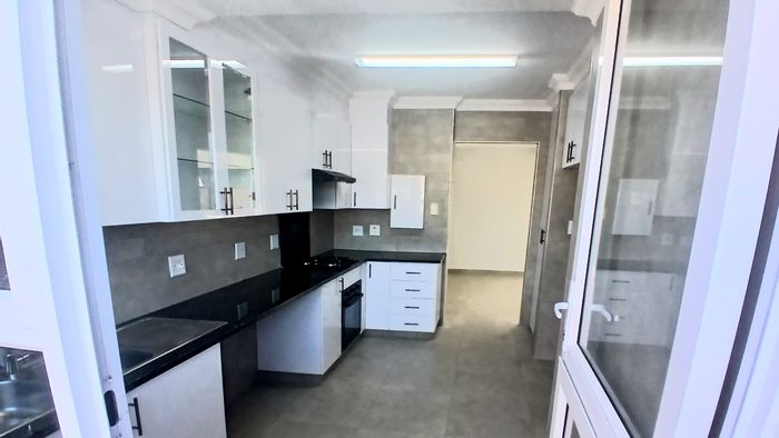 For Sale: Townhouse in Casseldale with 3 beds, study, garage, and garden.