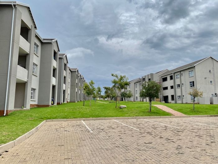 For Sale: 2-Bedroom Apartment in Blue Hills with Pool, Clubhouse, and Security.