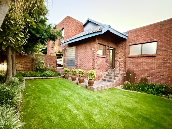 For Sale: Duet in Pentagon Park with 4 bedrooms, solar system, and staff accommodation.