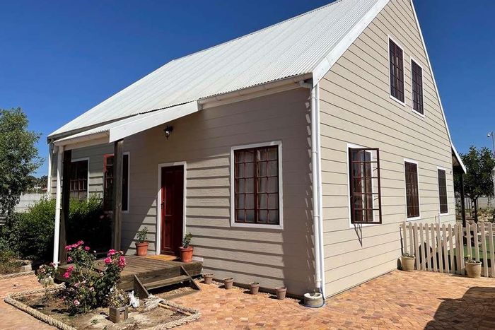 Kalbaskraal Small Holding For Sale: Timber home, pool, workshop, and fruit trees.