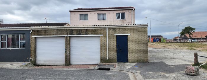 For Sale: Rocklands House with 20 rooms, fully tenanted, near amenities.