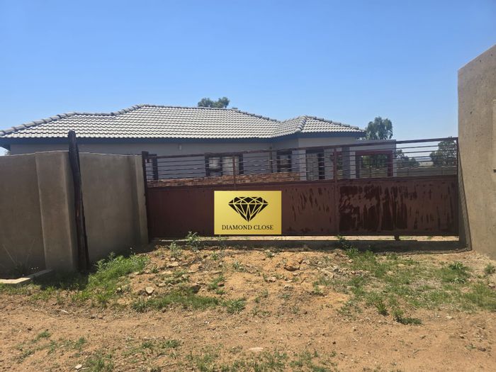 Rayton Central Townhouse For Sale: 3 beds, 2 baths, customizable layout, secure living.