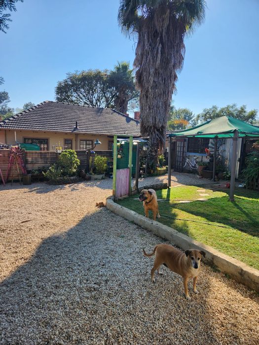 For Sale: House in Cullinan Central with flat, braai area, and double garage.