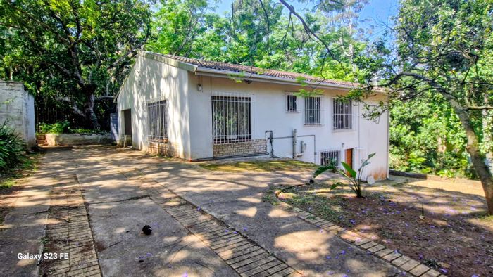 For Sale: Townhouse in Marina Beach with dual living, pool access, and beach proximity.