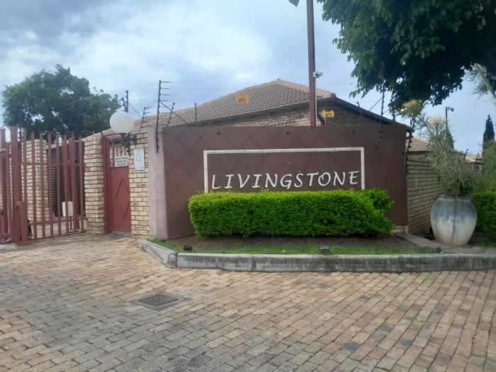 Noordwyk Townhouse For Sale: 2 Bedrooms, secure complex, easy access to amenities.