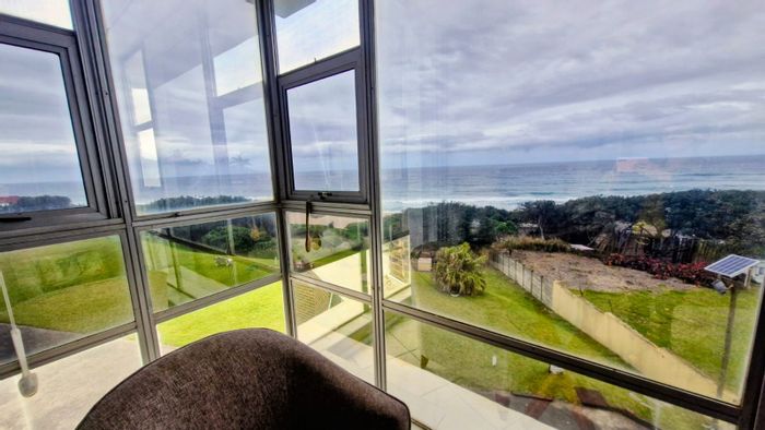 For Sale: Apartment in Hibberdene Central with sea views, pool, and beach access.