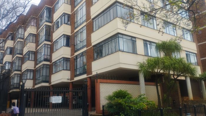 For Sale: Muckleneuk Apartment with 3 Bedrooms, Parking, High Rental Income Potential.