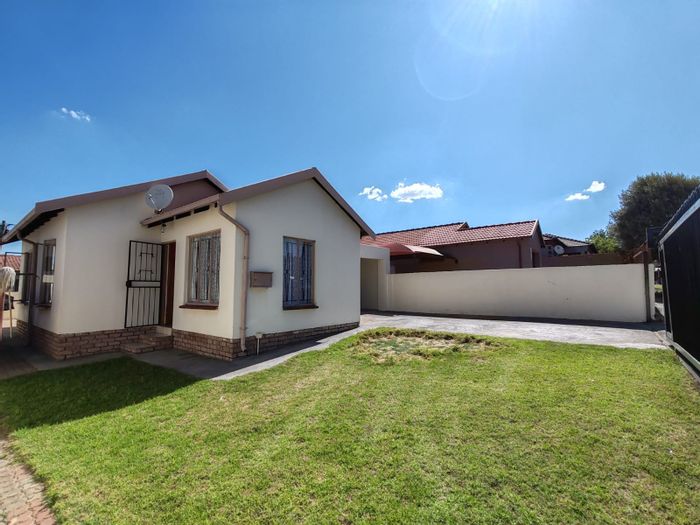 3-bedroom house to rent in Olievenhoutbosch, secure yard, close to amenities.