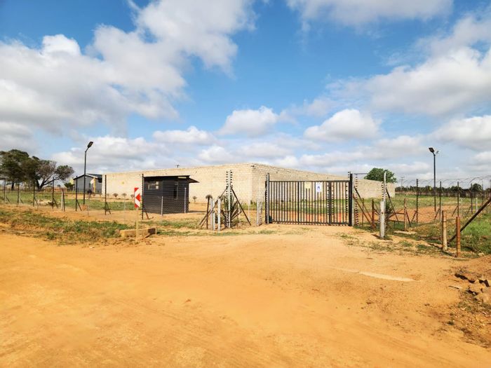 For Sale: 20.7-hectare farm in Bronkhorstspruit Rural with livestock facilities and housing.