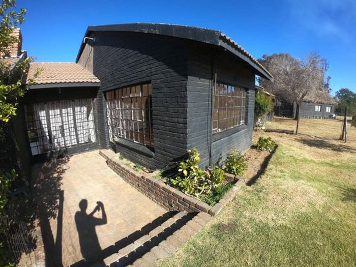 Homestead Apple Orchards Cottage To Rent: 1 Bed, Pet-Friendly, Pool Access.