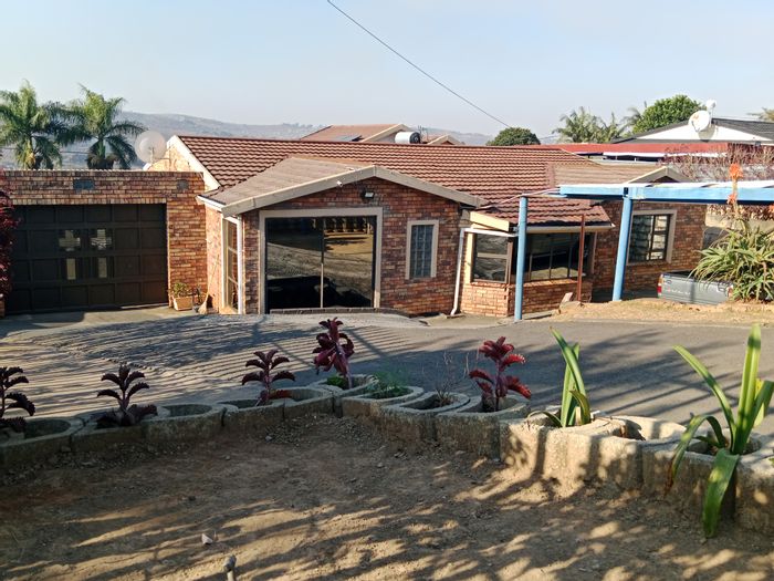 Belfort Estate House For Sale: Four bedrooms, spacious kitchen, private flatlet, secure living.