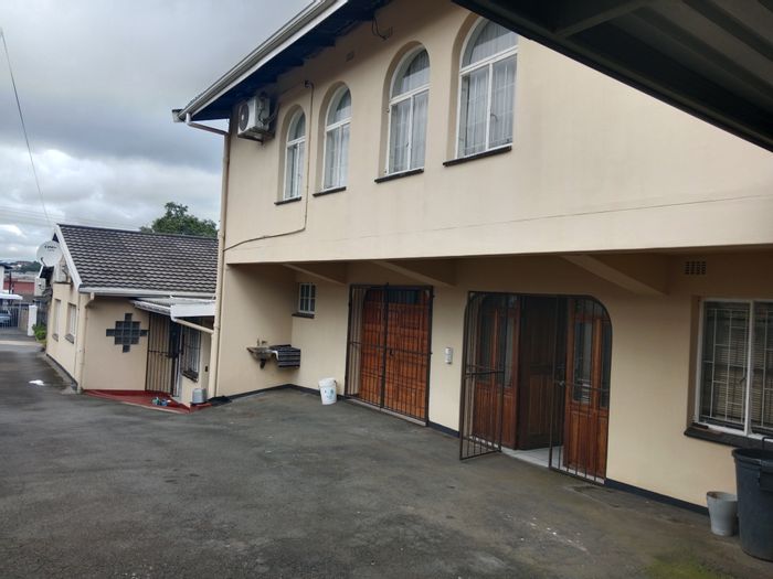 Allandale House For Sale: Two homes, flatlet, ample parking, ideal for families or investors.