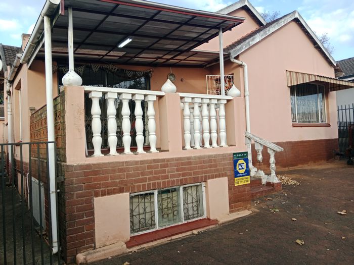 Raisethorpe House For Sale: 4 bedrooms, outbuilding, secure yard, ideal for investment.