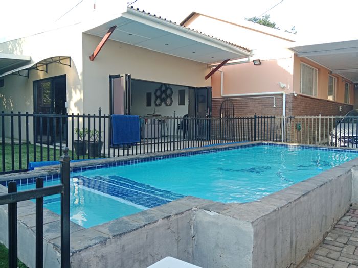 Raisethorpe House For Sale: 3 beds, pool, outdoor entertainment, secure parking.