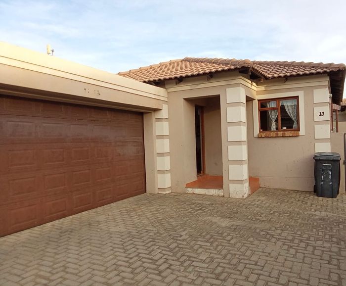 For Sale: 2 Bed, 2 Bath Apartment with Double Garage in The Reeds.