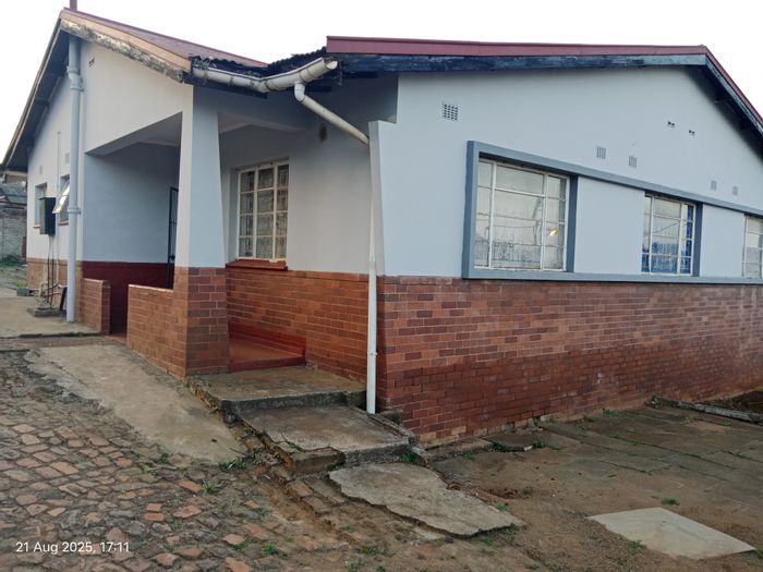 Northdale House For Sale: 5 Bedrooms, flatlet, ample parking, near schools and shops.