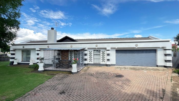For Sale: 4-bedroom house in Mackenzie Park with garden, games room, and office.