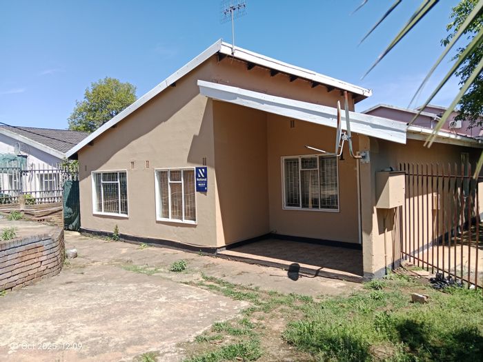 Northdale House For Sale: 3 Bedrooms, Open Plan Living, Spacious Garden, Ample Parking.
