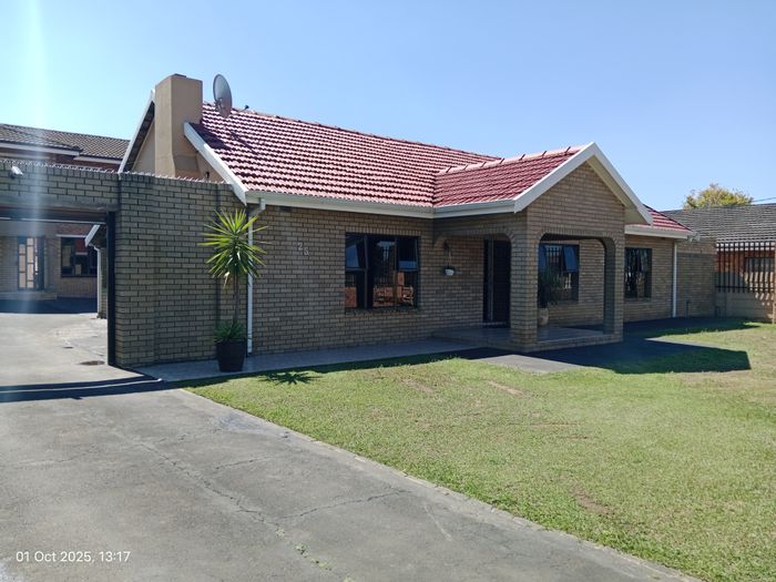 Dual homes on one property in Mountain Rise, perfect for families or investors.