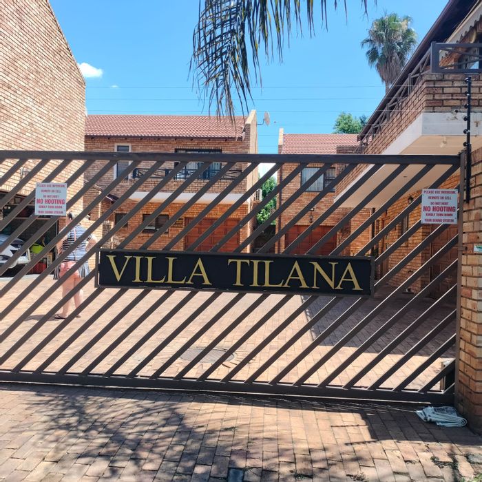 For Sale: Townhouse in New Redruth with 3 beds, private garden, double garage.