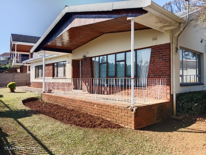 For Sale: House in Woodlands with 3 bedrooms, double garage, and dual-living potential.