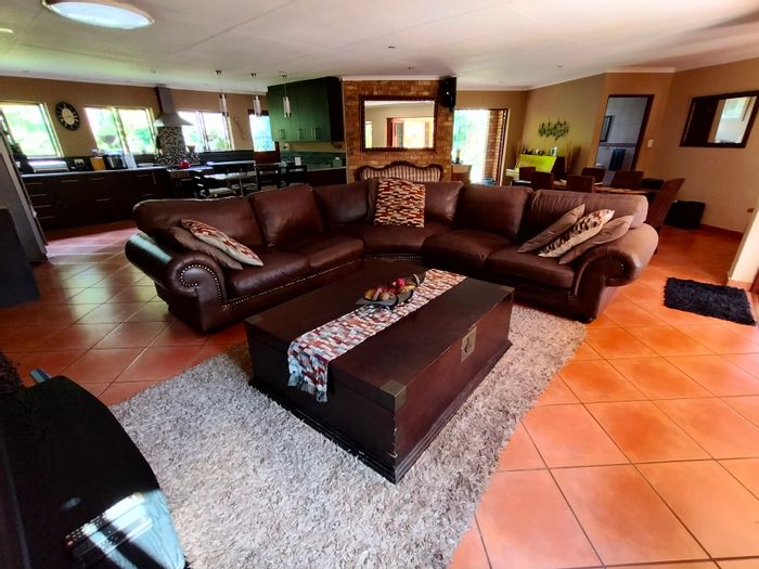Wierda Park House For Sale: 3 beds, large garden, entertainment area, double garage.