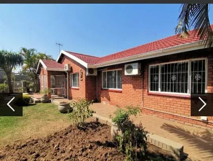 Northdale House For Sale: 3 beds, study, granny cottage, double garage, ample parking.