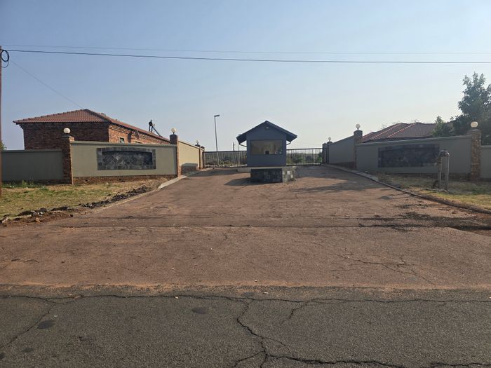 Vacant Land Residential For Sale in Cullinan Central, 950 m² in secure estate.