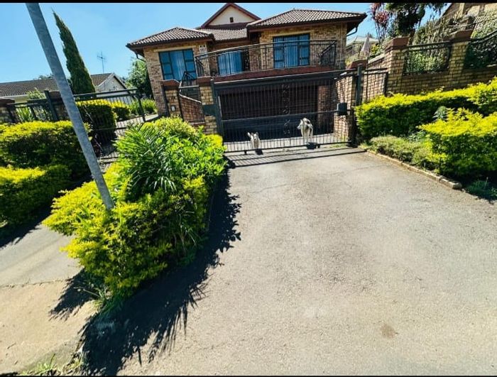 Allandale House For Sale: 4 beds, open-plan living, secure yard, double garage.