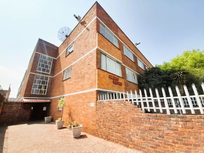 New Redruth Apartment For Sale: 2 Bedrooms, PrePaid Utilities, Secure Parking.