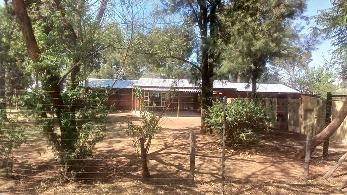 House To Rent in Homestead Apple Orchards: 3 Bedrooms, Pet-Friendly, Secure Yard.