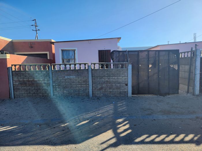House for Sale in Delft South: One bedroom, flatlets, parking, secure yard.