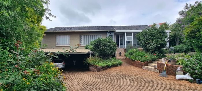 5-Bedroom House For Sale in Linmeyer with Garden Oasis and Ample Parking.