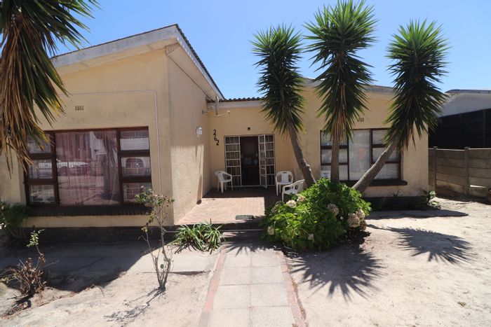 Pineview House For Sale: 3 Bedrooms, spacious yard, garage, close to amenities.
