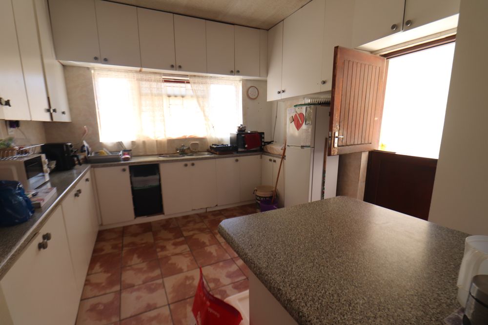 Built - in kitchen cupboards
