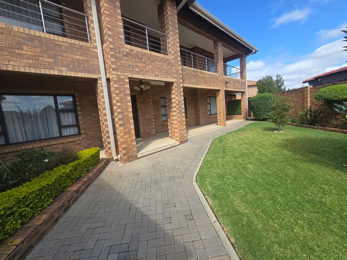 For Sale: Spacious 6-bedroom house in Rayton Central with secure estate living.